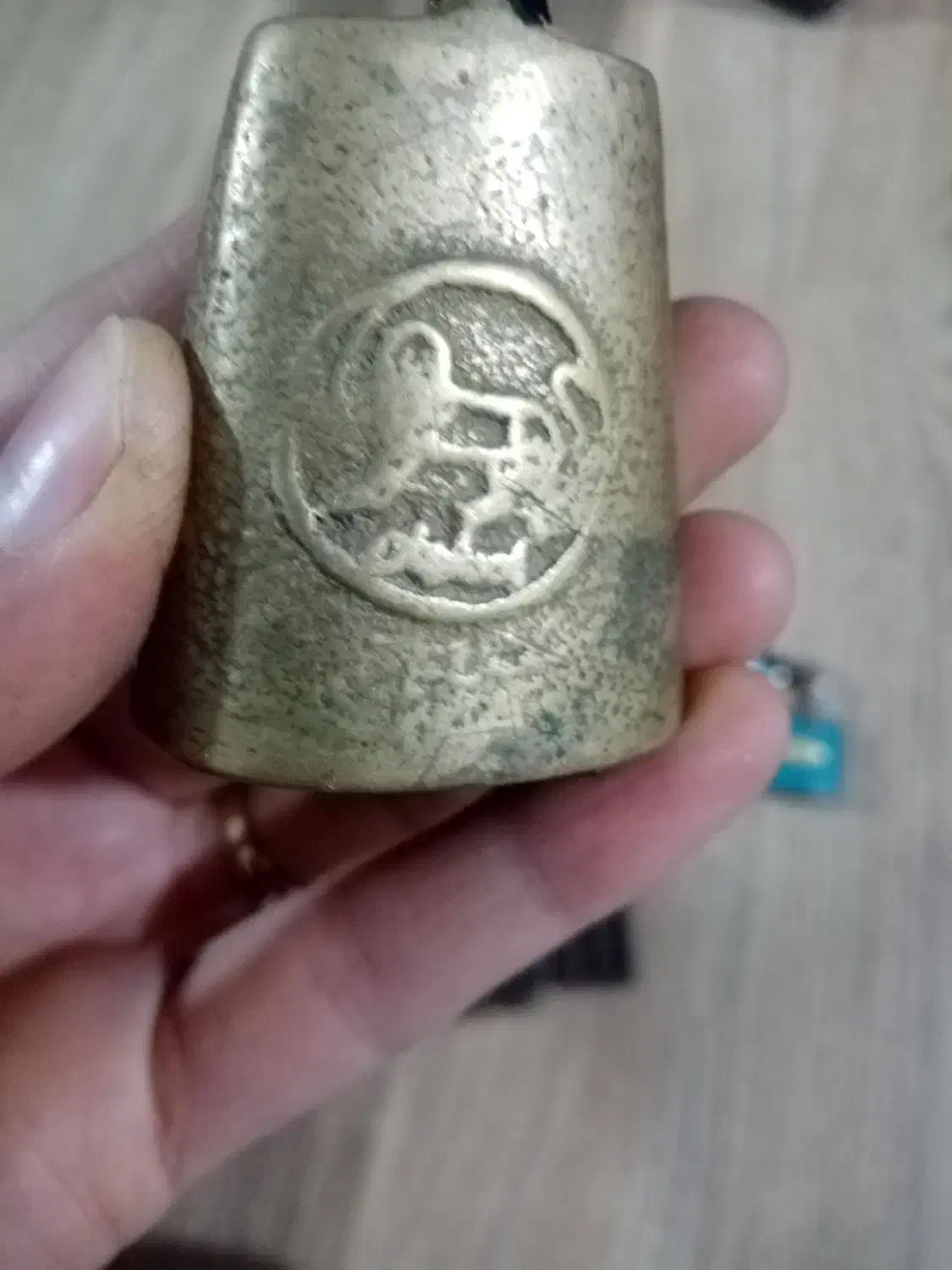 زنگوله و قفل قدیمی|کلکسیون اشیاء عتیقه|اندیشه, اندیشه فاز ۳|دیوار