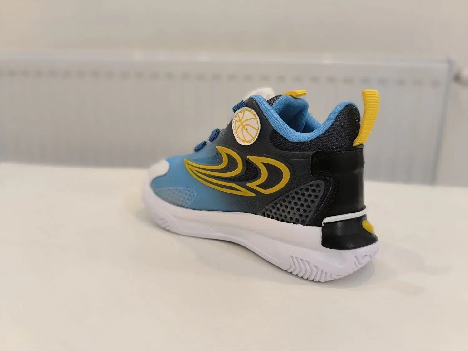 کتونی اسپرت دونایک|کفش و لباس بچه|رباطکریم, رباطکریم|دیوار