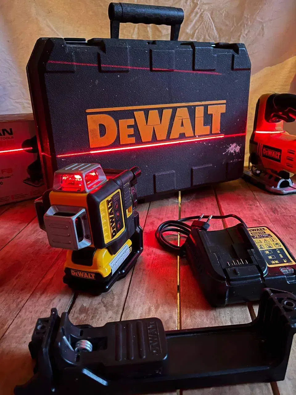 تراز 3D لیزری 360 درجه دیوالت مدل DCE089D1R|ابزارآلات|تهران, سلسبیل شمالی|دیوار