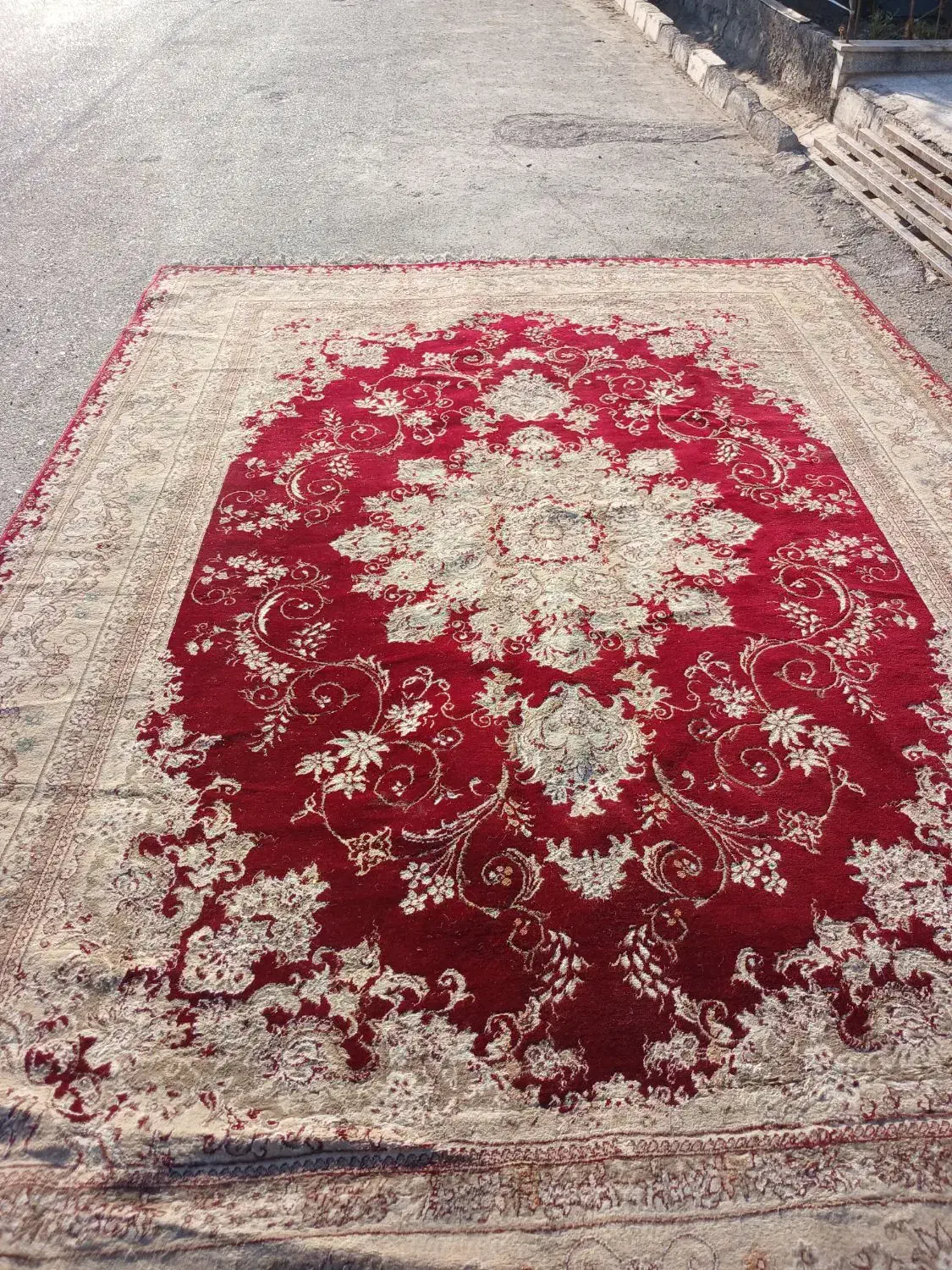 فروش فوزی یک تخته فرش ۹ متری رنگ لاکی|فرش|گرمسار, |دیوار