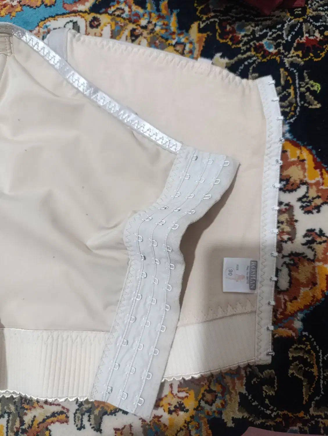 گن  سالم|لباس|اصفهان, بهارستان|دیوار