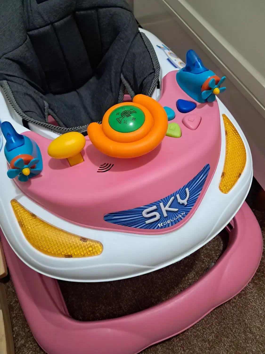 رورئک|کالسکه و لوازم جانبی|رباط‌کریم, رباط‌کریم|دیوار