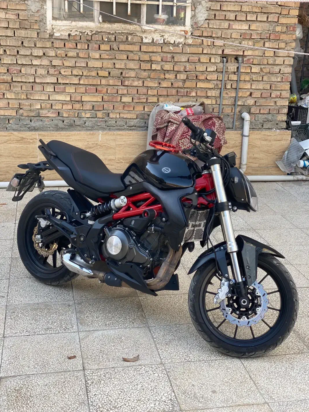 بنلی ۳۰۰ نیوفیس دو سیلندر|موتورسیکلت|گنبد کاووس, |دیوار