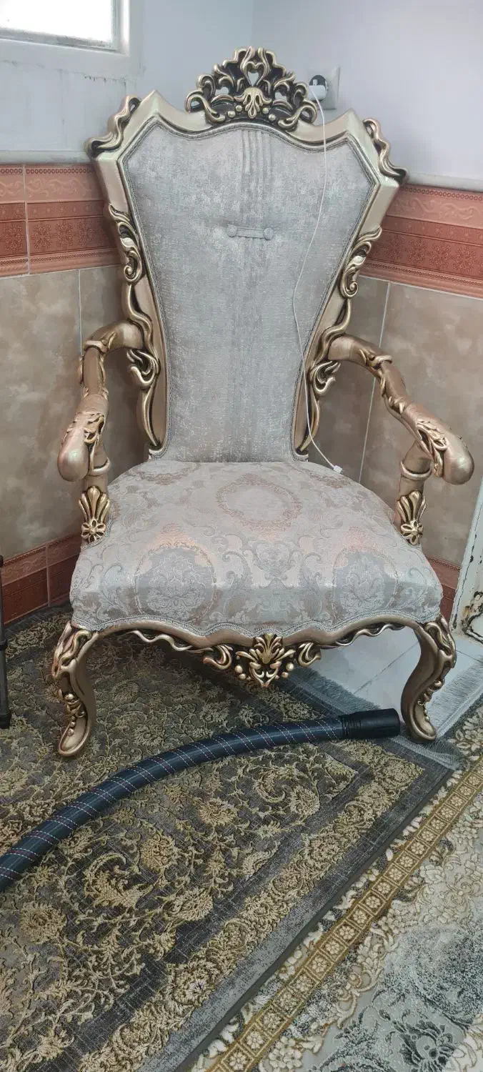 مبل تک نفره|مبلمان خانگی و میز عسلی|قم, قلعه کامکار|دیوار