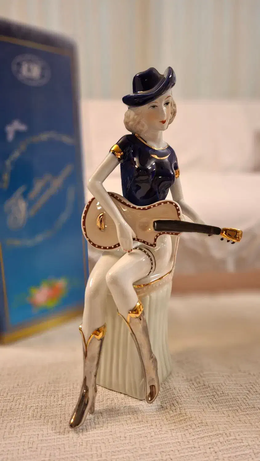 مجسمه‌چینی‌بانو‌ نوازنده|مجسمه، تندیس، ماکت|مشهد, فلسطین|دیوار