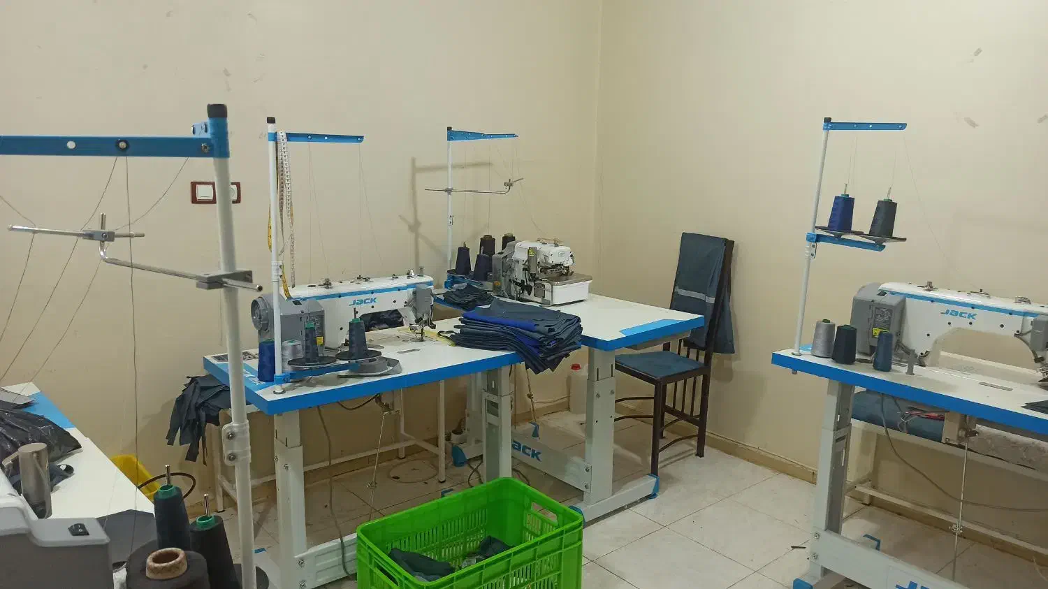 چرخ و سر دوز و قیچی برقی|چرخ خیاطی و ریسندگی|اهواز, کوی جواهری|دیوار