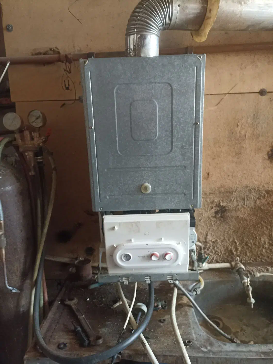 تعمیرپکیج ابگرمکن رادیاتو لوله کشی|خدمات پیشه و مهارت|نیر (اردبیل), |دیوار