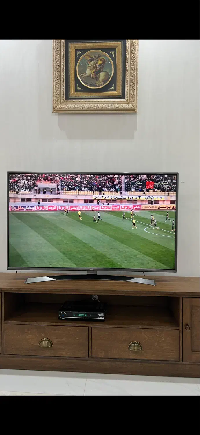 تلویزیون|تلویزیون و پروژکتور|قدس, شهر‌قدس|دیوار