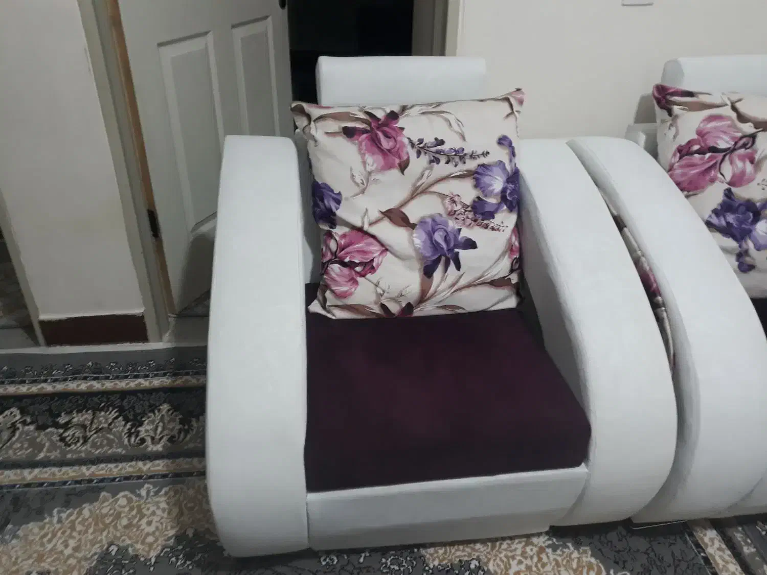 یک دست مبل ۷نفره|مبلمان خانگی و میز عسلی|بروجرد, |دیوار