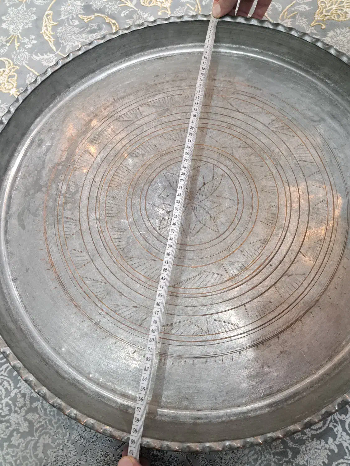 سینی مسی قدیمی|کلکسیون اشیاء عتیقه|بهارستان, |دیوار