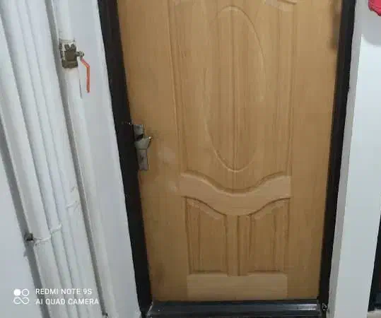 درب چوبی با متعلقات دستگیره و قفل و کلید|مصالح و تجهیزات ساختمان|آستارا, |دیوار