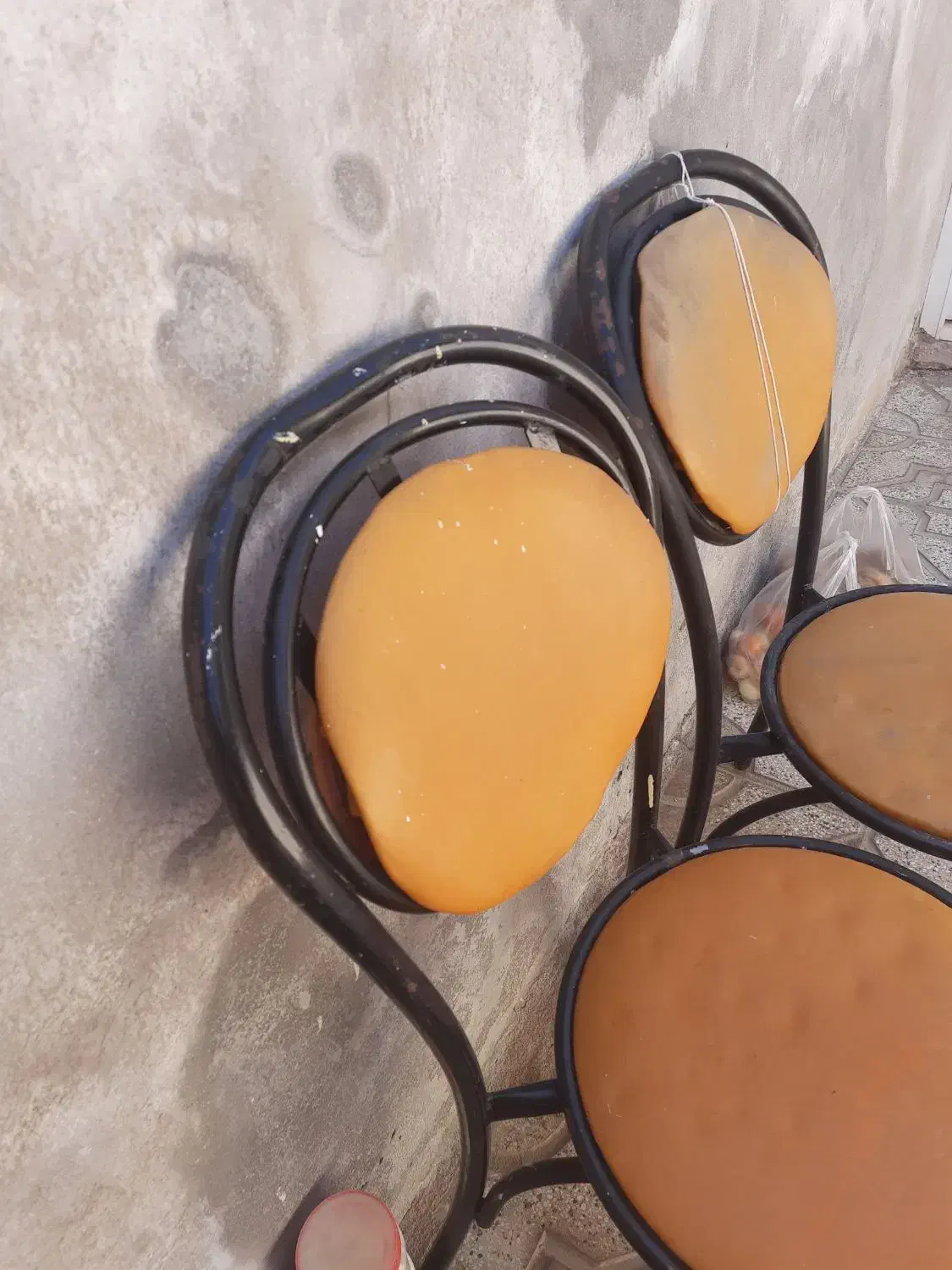 صندلی|صندلی و نیمکت|نیشابور, محله میدان باغات|دیوار