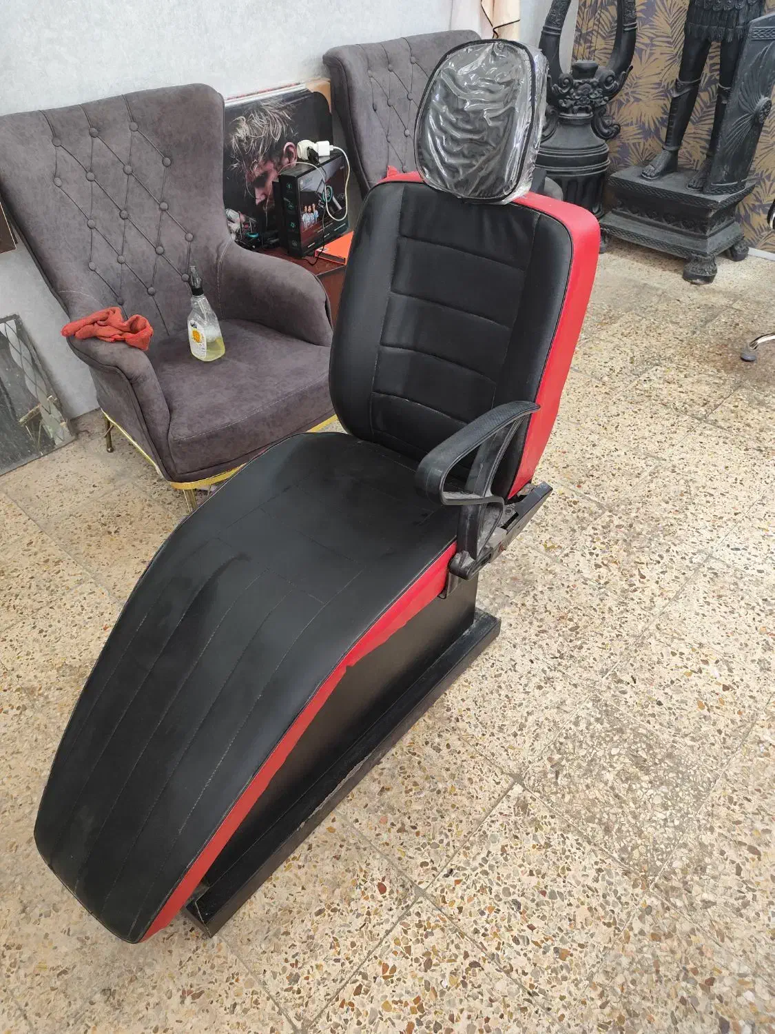 صندلی جکدار آرایشگاه زنانه و مردانه|آرایشگاه و سالن‌های زیبایی|بندر امام خمینی, |دیوار