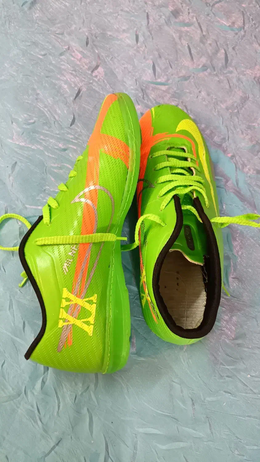 کتونی سالنی ، کتانی فوتسال سایز ۴۴|کیف، کفش، کمربند|لاهیجان, شیشه گران|دیوار