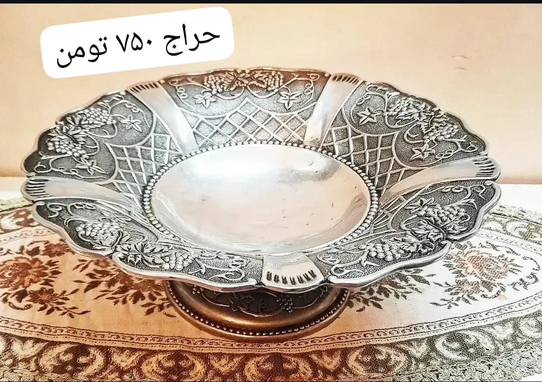 سینی و مجسمه قدیمی|کلکسیون اشیاء عتیقه|تهران, ائمه اطهار|دیوار