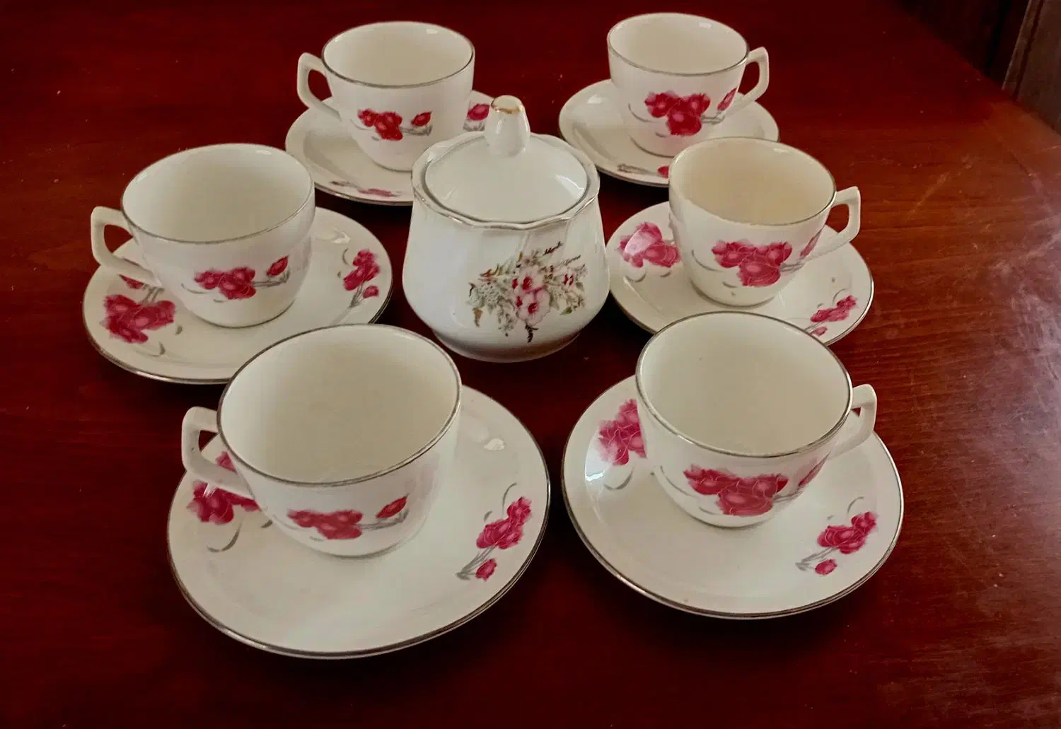 فروش ۷ سری سرویس چینی و چایخوری و غذاخوری|ظروف سرو و پذیرایی|مشهد, وکیل‌آباد|دیوار