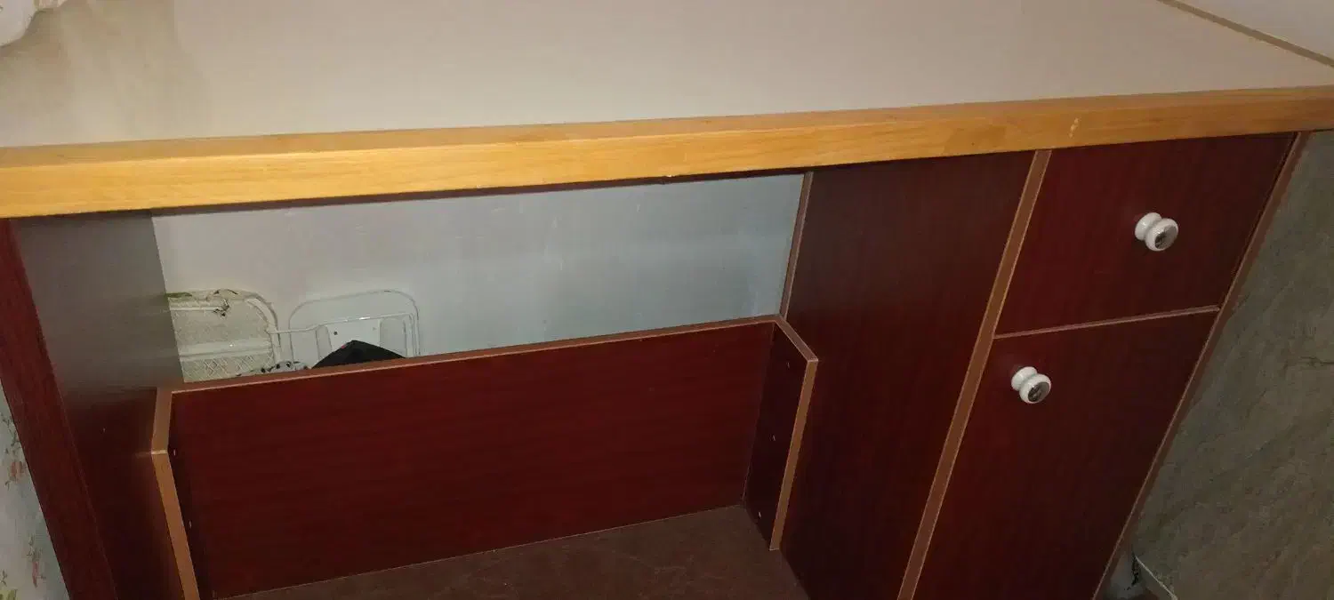 میز|میز تحریر و کامپیوتر|چورزق, |دیوار