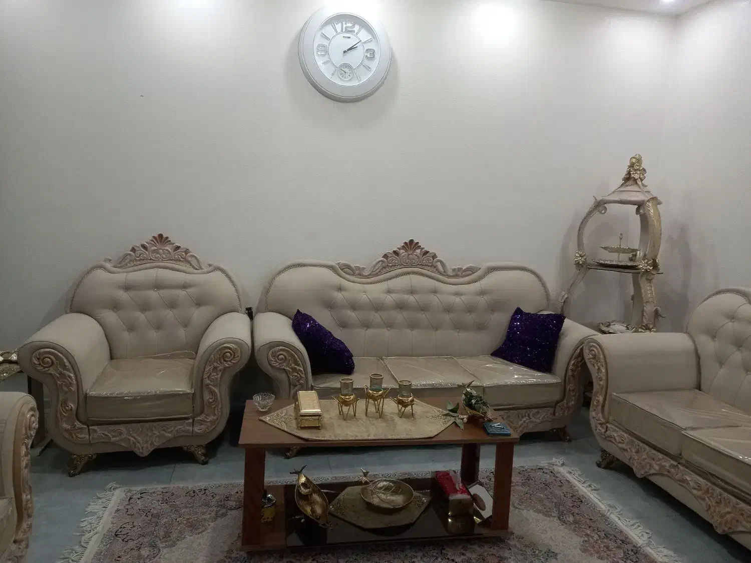 مبل ۷ نفره کرم رنگ در حد نو|مبلمان خانگی و میز عسلی|شاهین‌شهر, شهرک گلدیس|دیوار