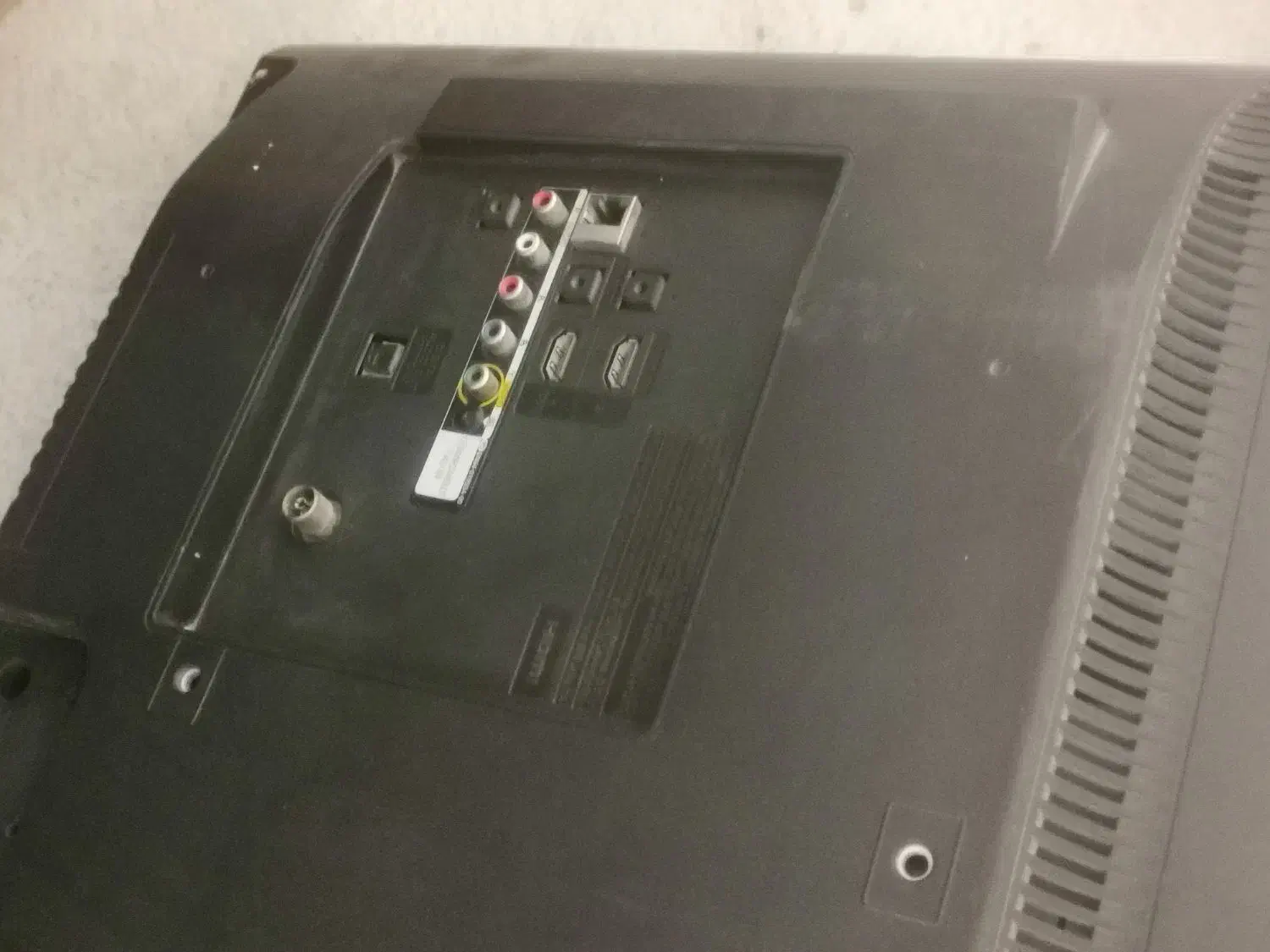 آل ای دی 32 اینچ|تلویزیون و پروژکتور|بجنورد, |دیوار