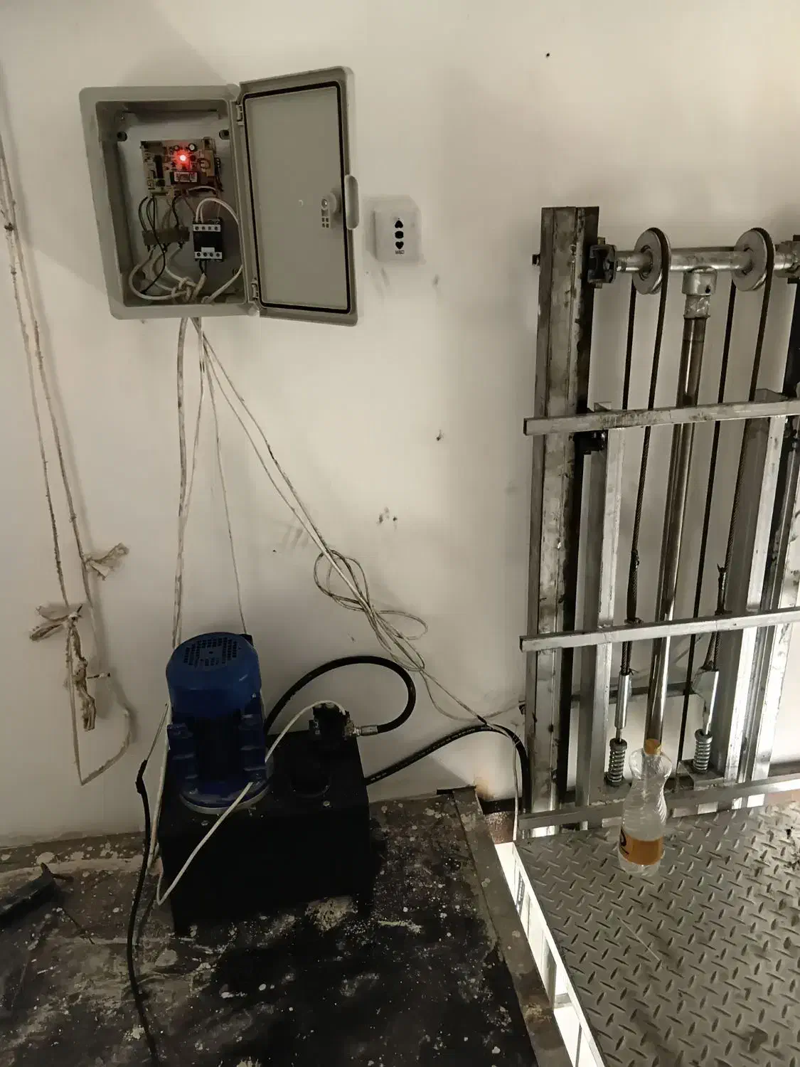 بالابر،کالابر، نفربر ،آسانسور، تعمیرات ساخت ونصب|خدمات پیشه و مهارت|قشم, |دیوار