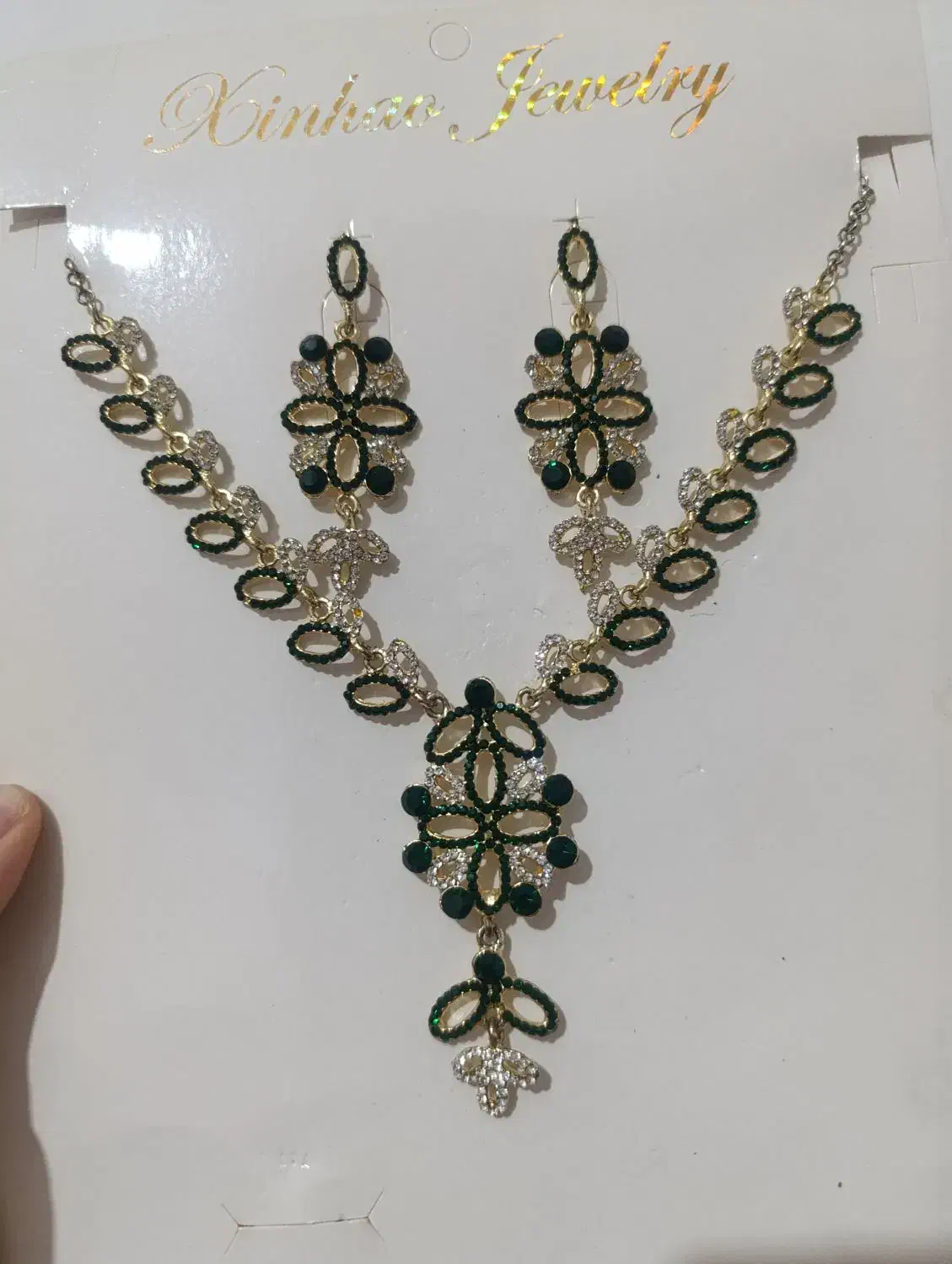 گردنبند هندی|بدلیجات|بشاریات, |دیوار