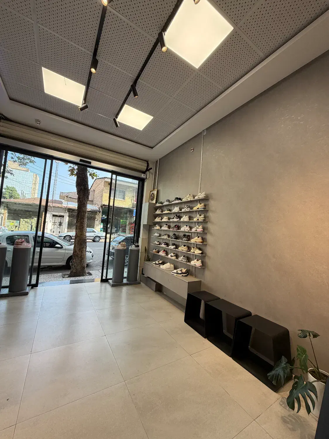 دکور مغازه کتونی فروشی|فروشگاه و مغازه|گرگان, |دیوار