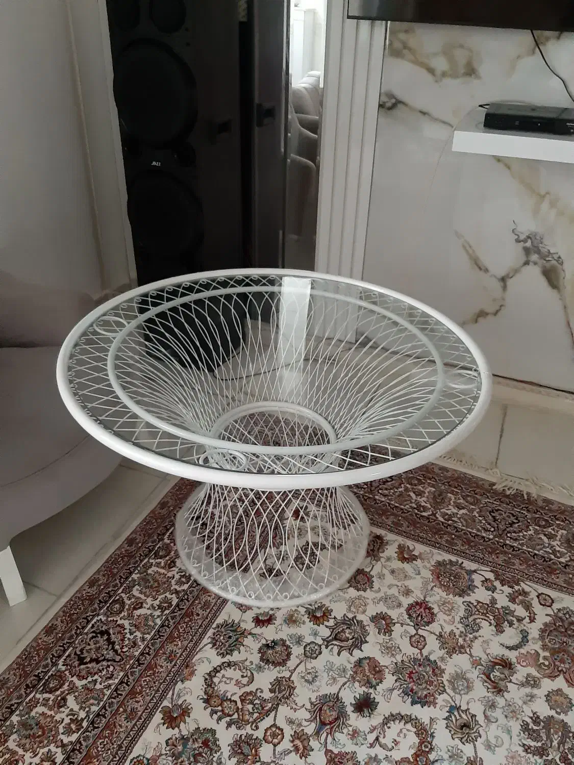 میز فرفوژه سفید رنگ سالم و آکبند|میز و صندلی غذاخوری|اندیشه, اندیشه فاز ۳|دیوار