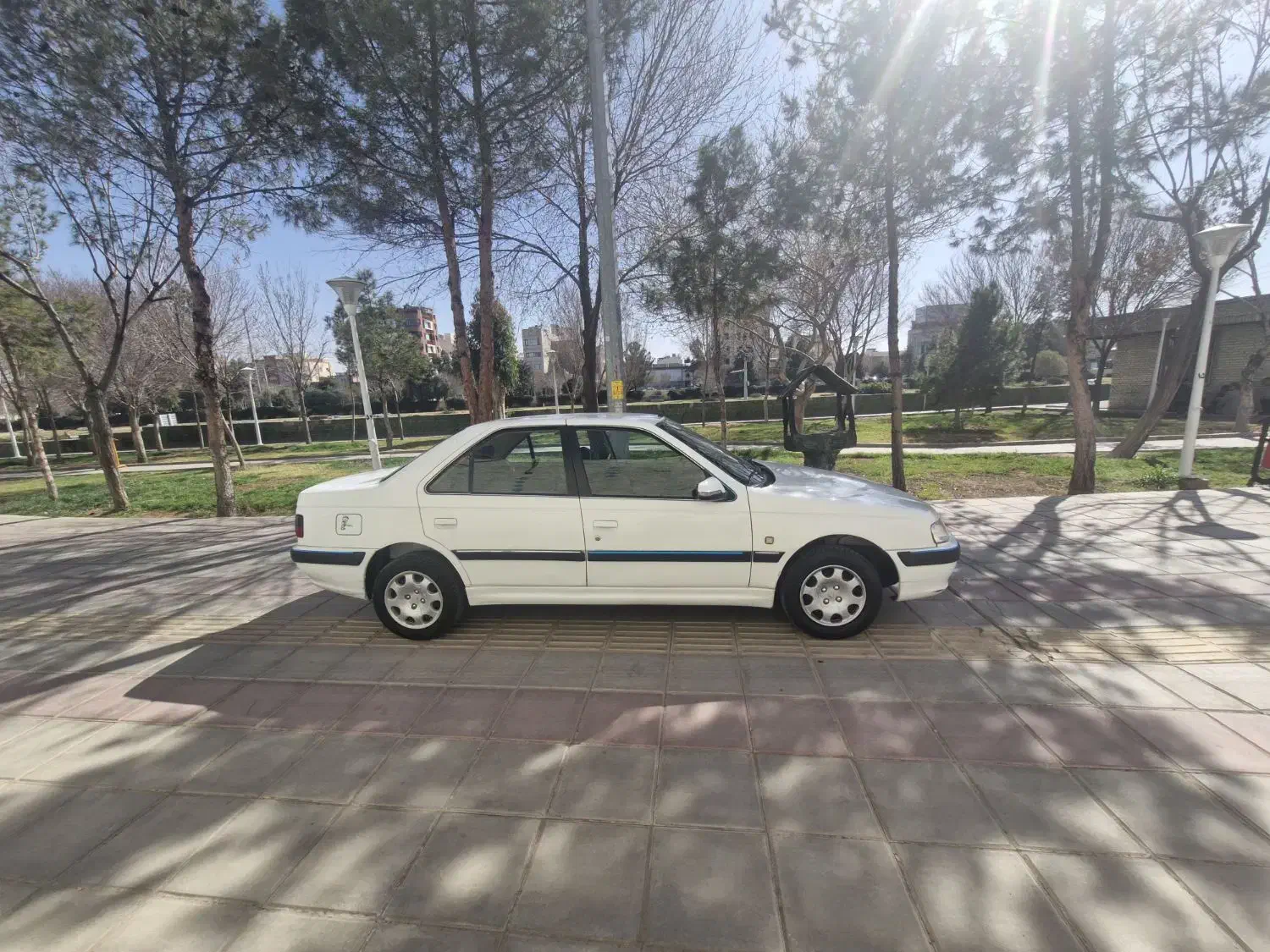 پژو پارس|خودرو سواری و وانت|قم, چهل درخت‎|دیوار