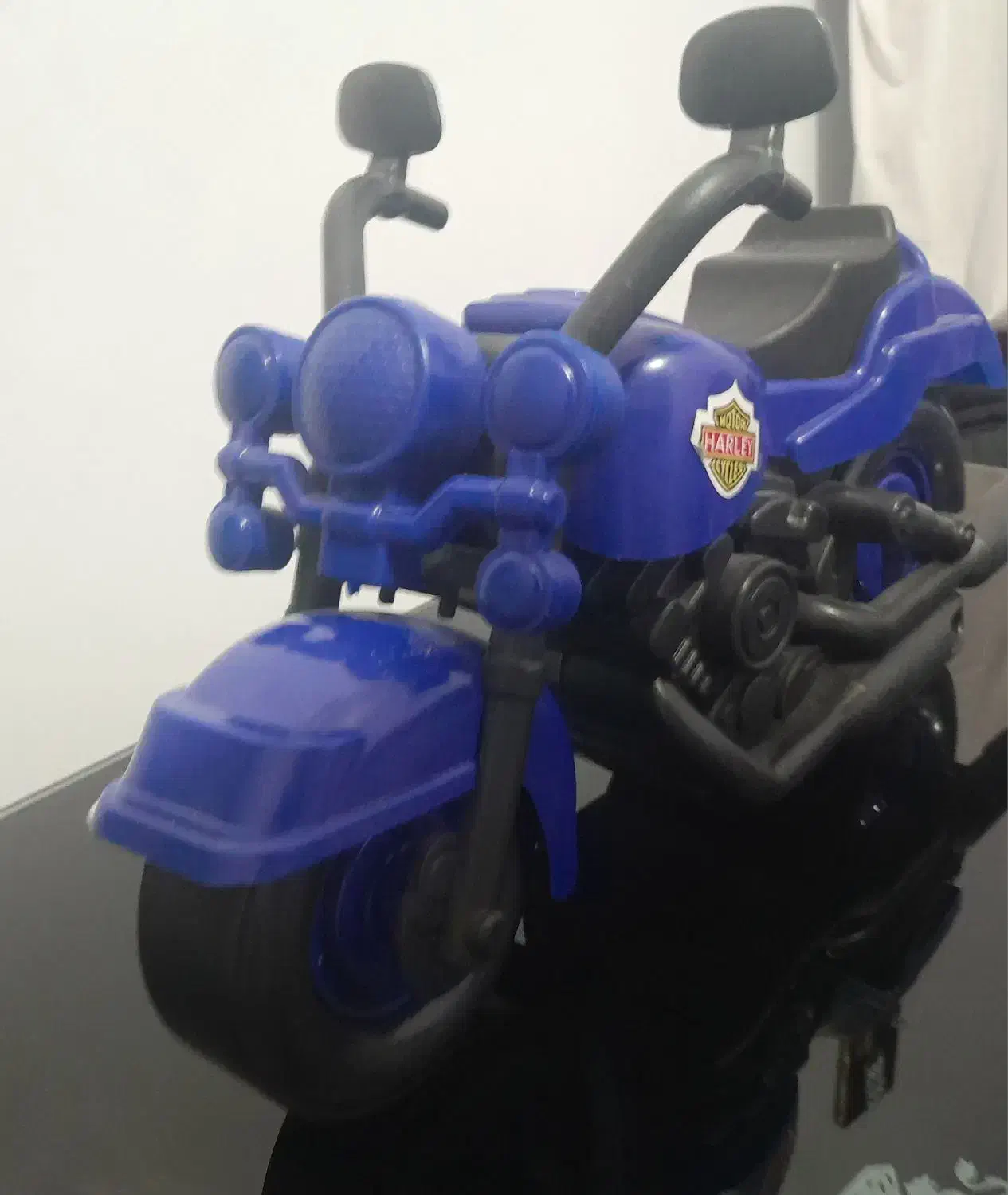 موتور‌پلاستیکی|اسباب‌‌بازی|صومعه‌سرا, |دیوار