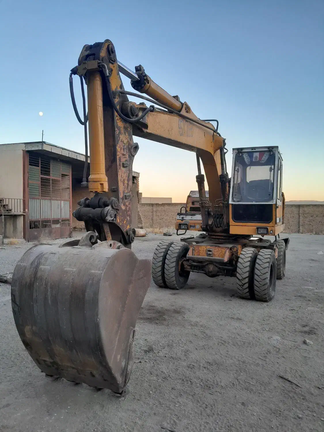 بیل مکانیکی ۹۱۲|خودرو سنگین|تهران, آسمان|دیوار