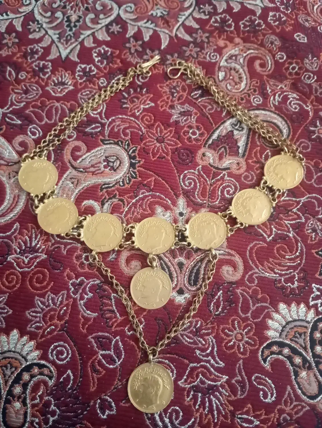 گردنبند عتیقه|کلکسیون اشیاء عتیقه|قدس, شهر‌قدس|دیوار