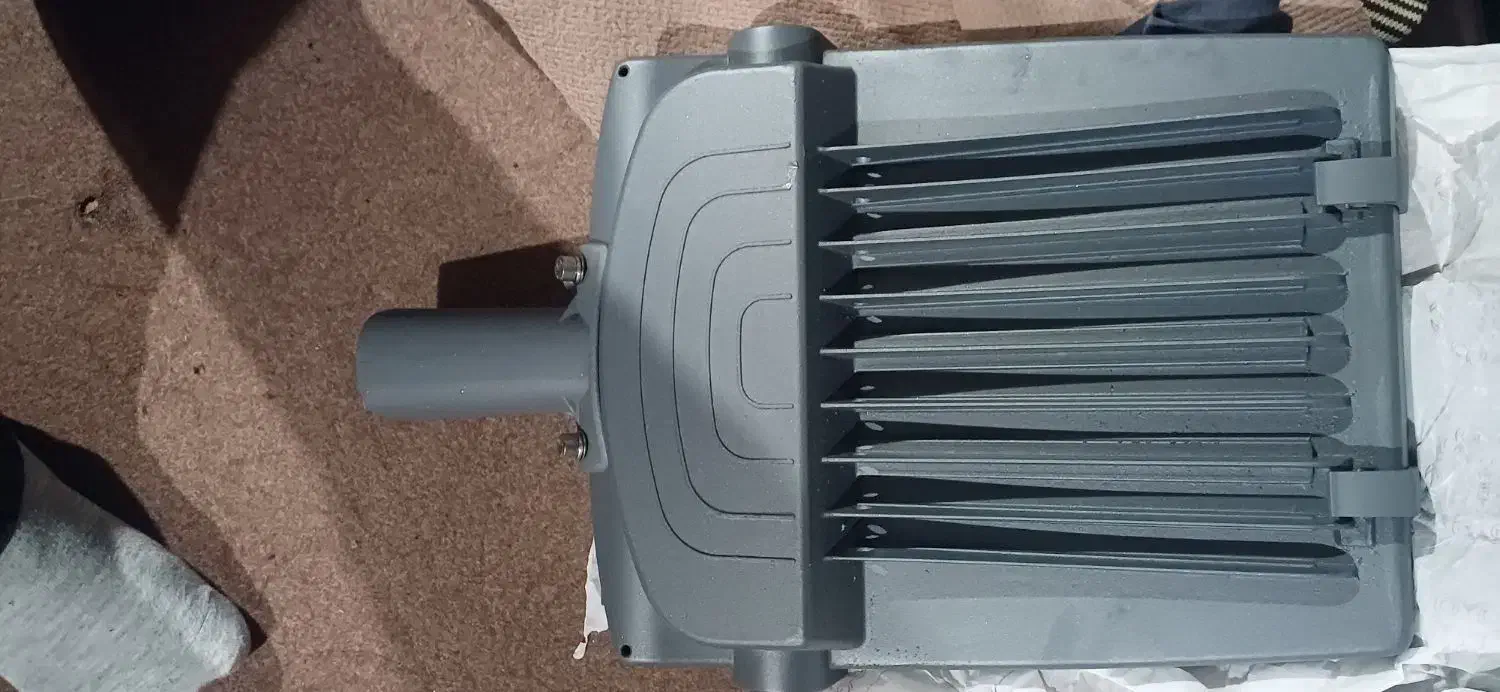 پرژکتور۱۰۰ وات خیابانی نو|لامپ و چراغ|لاهیجان, گلستان|دیوار