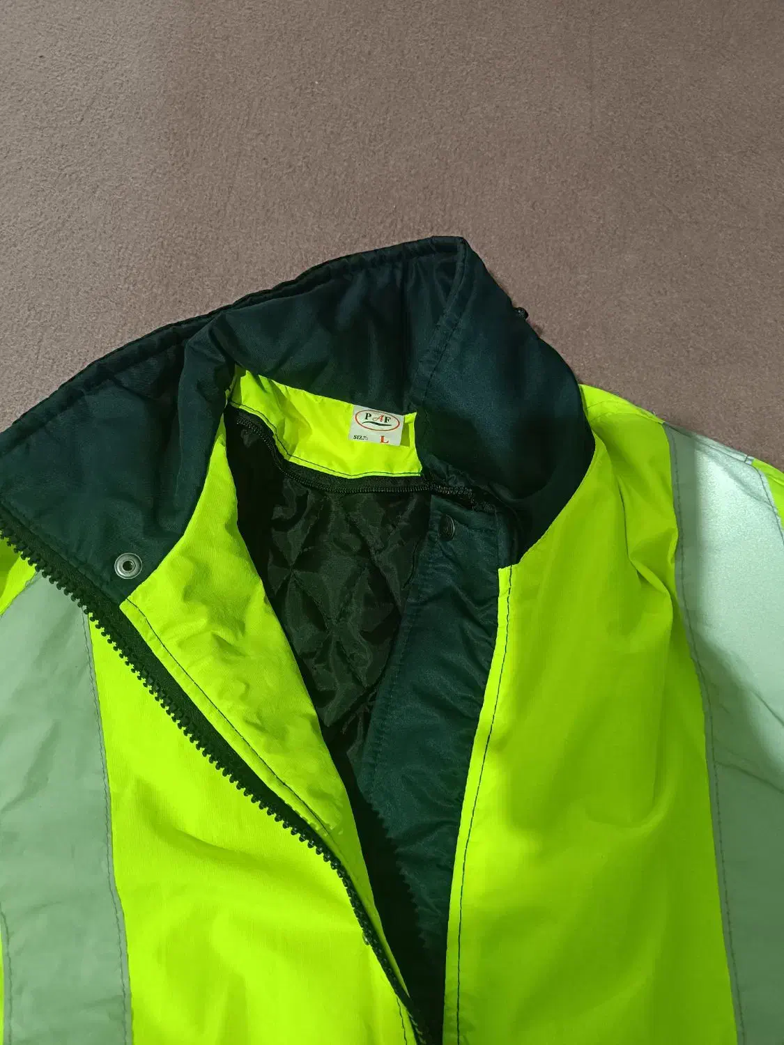 کاپشن|کوهنوردی و کمپینگ|مشهد, قائم|دیوار