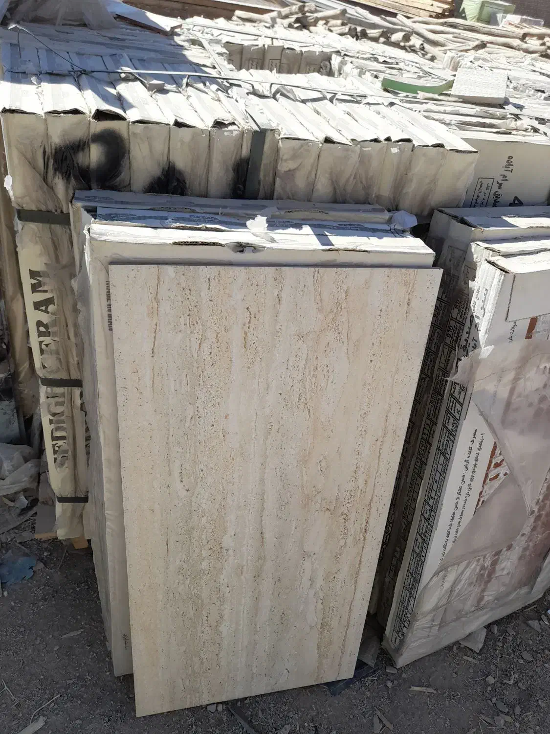 کاشی خاک قرمز درجه ۲ متری ۱۸۵ هزار|مصالح و تجهیزات ساختمان|اصفهان, بوستان ناژوان|دیوار