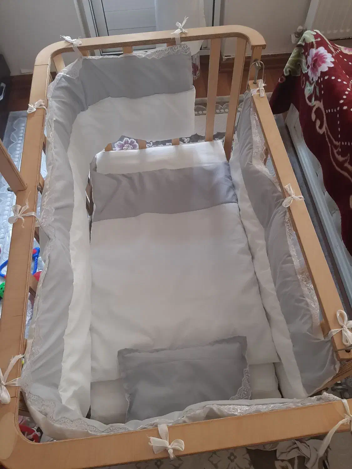 تخت نوزاد کنار مادر|تخت و صندلی بچه|محمدیه-قزوین, |دیوار