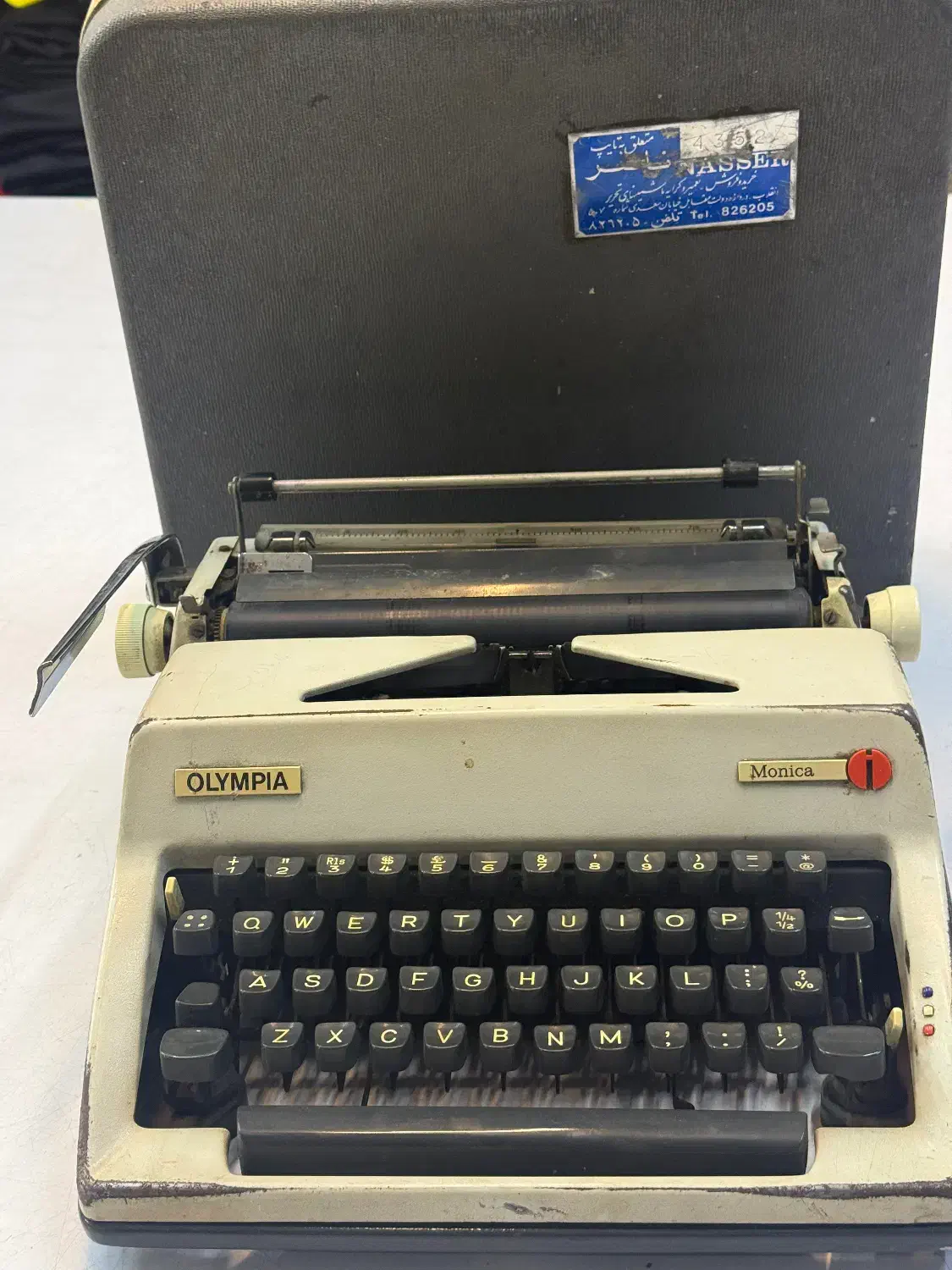 ماشین تایپ آنتیک عتیقه کاملا سالم|کلکسیون اشیاء عتیقه|صباشهر, |دیوار