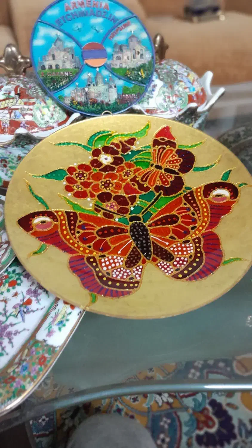 بشقاب آنتیک ویترایی کاری شده با طرح گل و پروانه|صنایع دستی و سایر لوازم تزئینی|قائم‌شهر, |دیوار