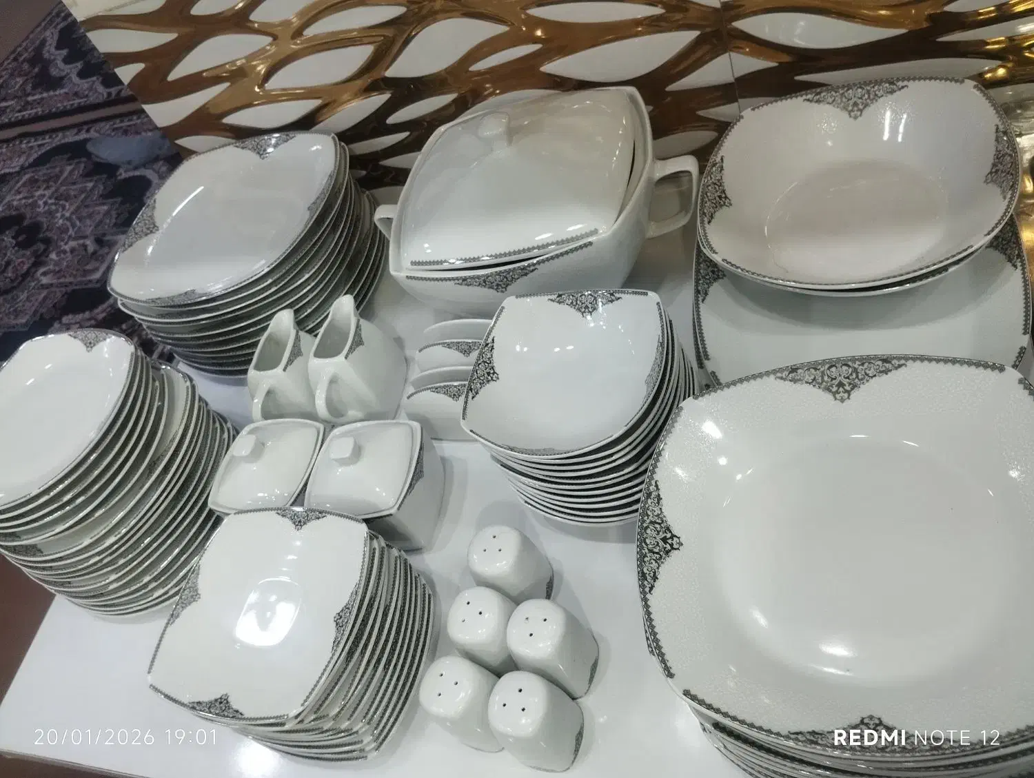 سرویس ۱۲نفره ۹۵ پارچه چینی|ظروف سرو و پذیرایی|مشکین‌دشت, |دیوار