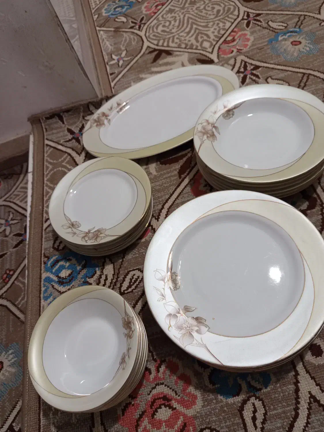 سرویس ۶نفره چینی پردیس|ظروف سرو و پذیرایی|بروجرد, |دیوار