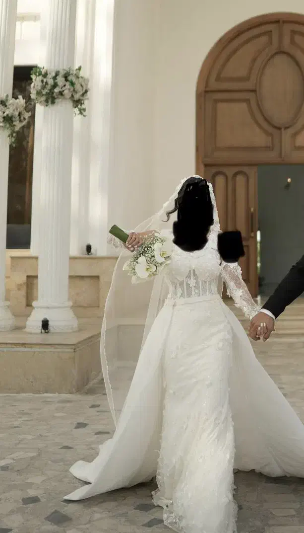 لباس عروس|لباس|رشت, معلم|دیوار