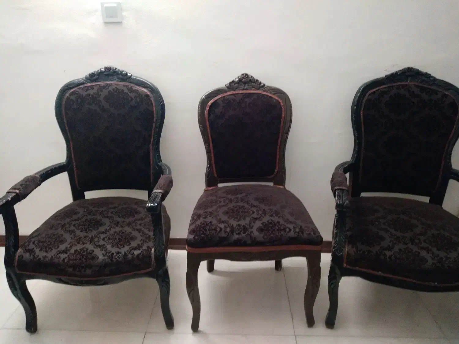 صندلی رنگ قهوه اس سوخته|صندلی و نیمکت|پرند, فاز ۶|دیوار