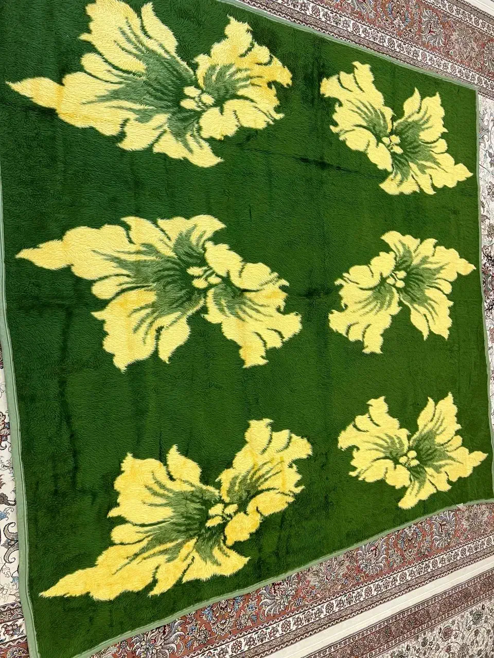 ۳ تا پتو نو (اک)|رختخواب، بالش، پتو|همدان, |دیوار