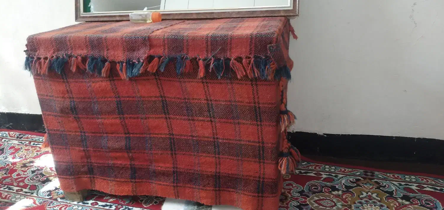 صندوقچه بزرگ(یخدان)قدیمی|کلکسیون اشیاء عتیقه|مریوان, |دیوار