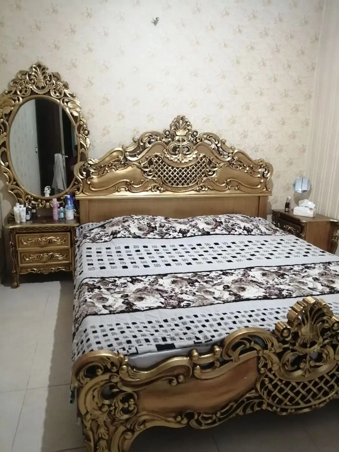 تخت خواب دونفره تمام چوب دست ساز سفارشی با چوب راش|تخت و سرویس خواب|شاهین‌شهر, گرگاب|دیوار