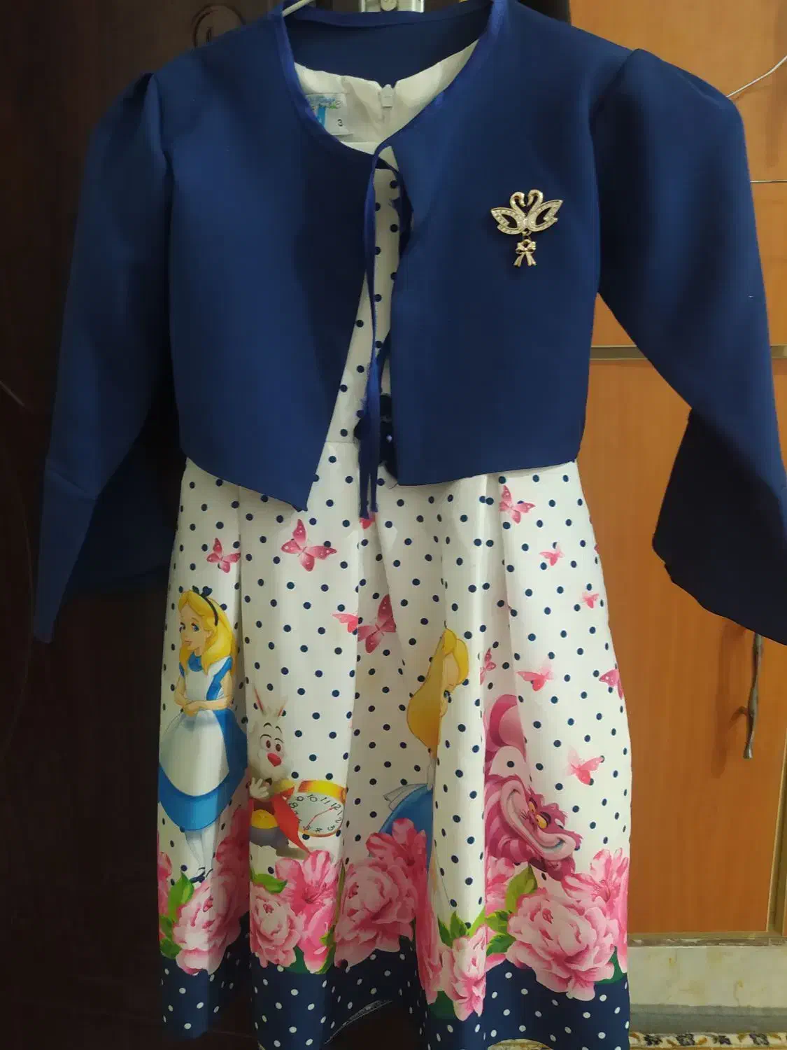 لباس‌دخترونه|لباس|مسجد سلیمان, |دیوار