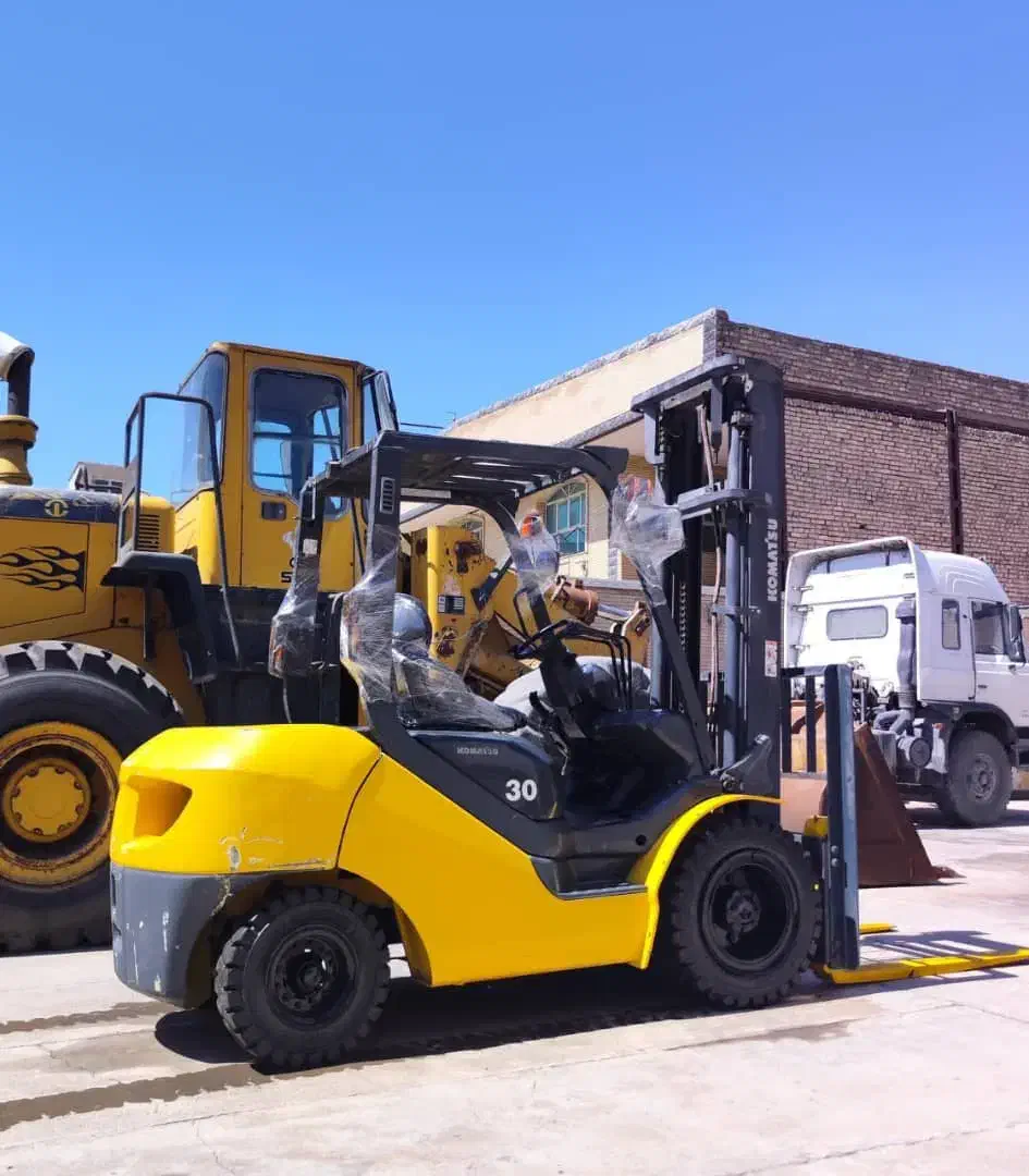 ناخن بلند لیفتراک ۳تن کوماتسو فابریک|خودرو سنگین|اصفهان, باغ نگاره|دیوار