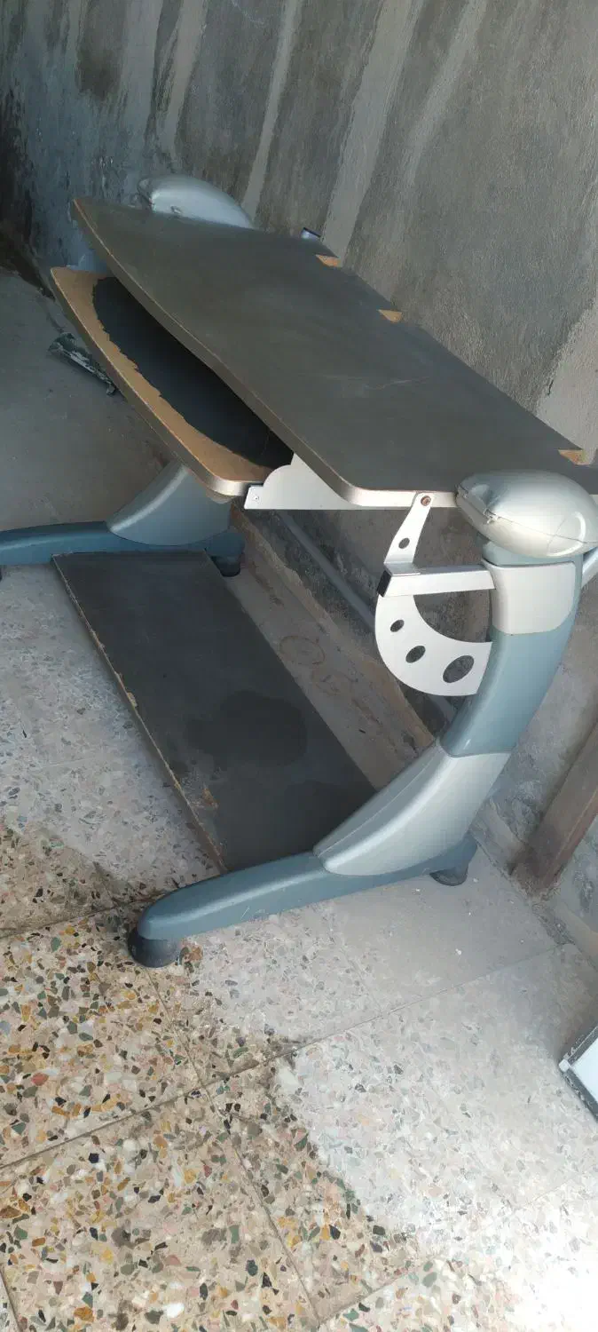 میز تحریر|میز تحریر و کامپیوتر|چغادک, |دیوار