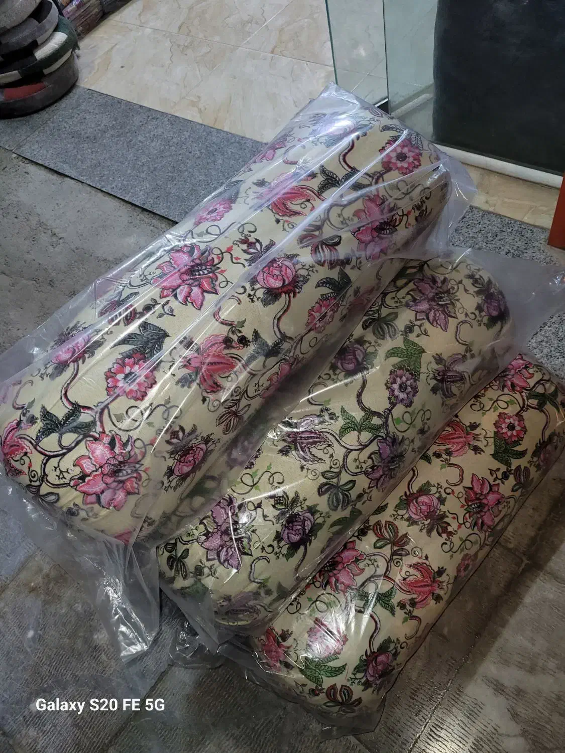 بالش لوله ای(گرد) زیر دست(ژیر شان)|رختخواب، بالش، پتو|بانه, |دیوار