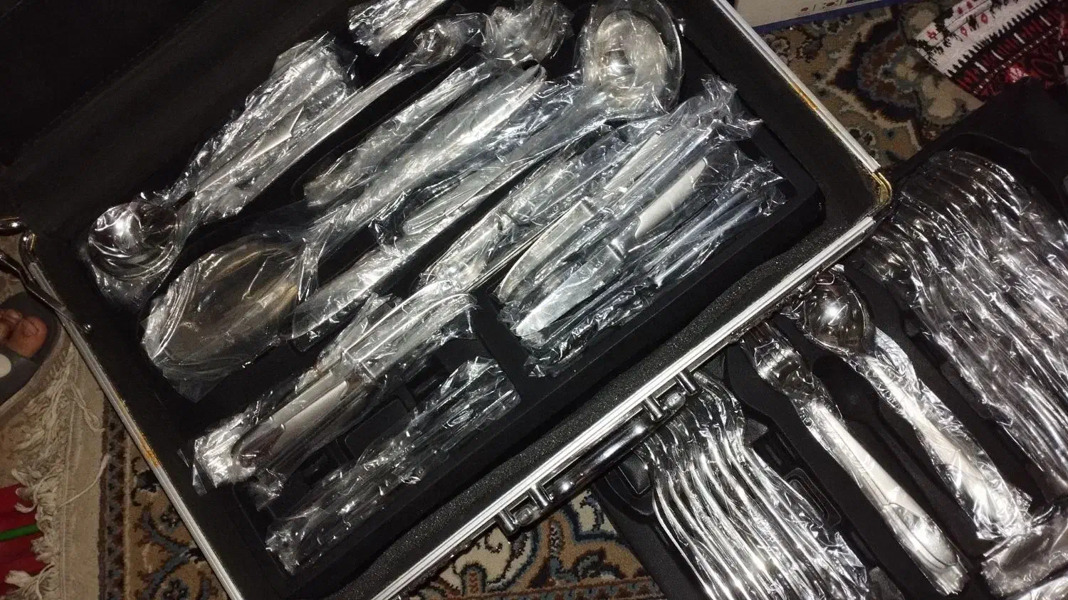 سرویس قاشق و چنگال چمدانی .|ظروف سرو و پذیرایی|تهران, امام حسین|دیوار