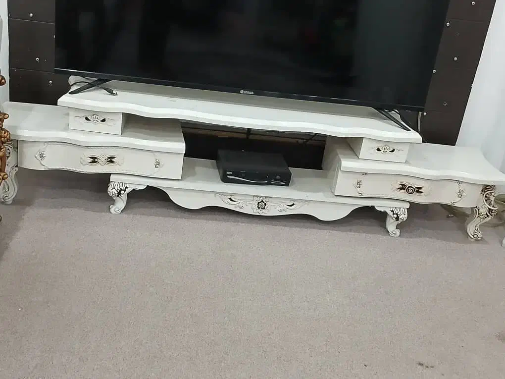 میز تلوزیون و بوفه با ظروف چینی|میز تلویزیون|امیدیه, |دیوار